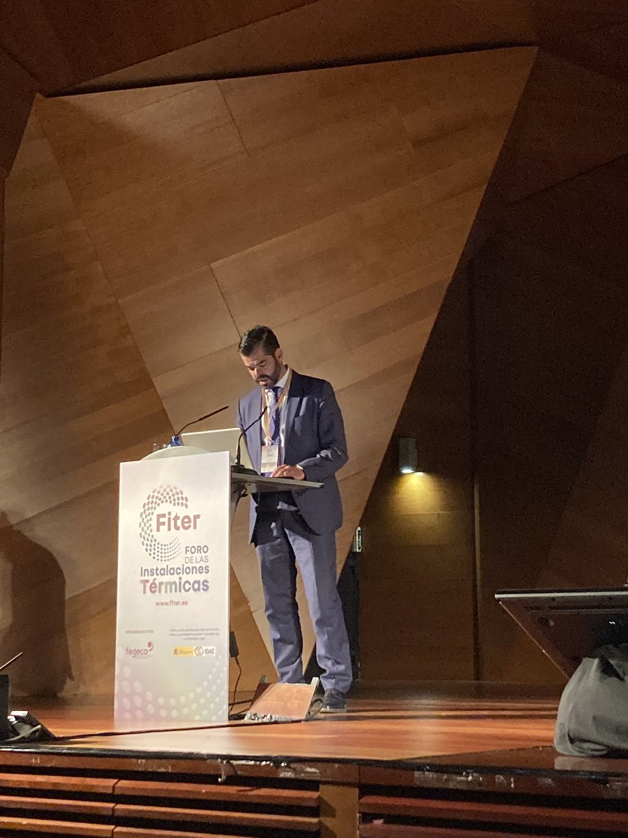 Ferran_BOSCH_'s tweet photo. Inaugurando #Fiter Foro de las Instalaciones Térmicas organizado por @fegeca_asoc com la colaboración de @IDAEenergia https://t.co/Im6mcdq4nj