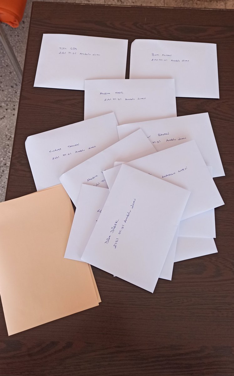 Öğrencilerimiz milli ve manevi değerleri yaşatmak, yaygınlaştırmak, gönüllülük bilincini özendirmek, yaşlılık, saygı, empati gibi konularda gelişim sağlamak için A.Kadir Üçyıldız Huzurevine bayram tebrik mektupları yazdı. <a href="/brahimKler2/">İbrahim Kılıçer</a> <a href="/haciomerkartal/">Hacı Ömer KARTAL</a> @hmzaydg <a href="/Eskil_MEM/">Eskil İlçe Milli Eğitim Müdürlüğü</a>