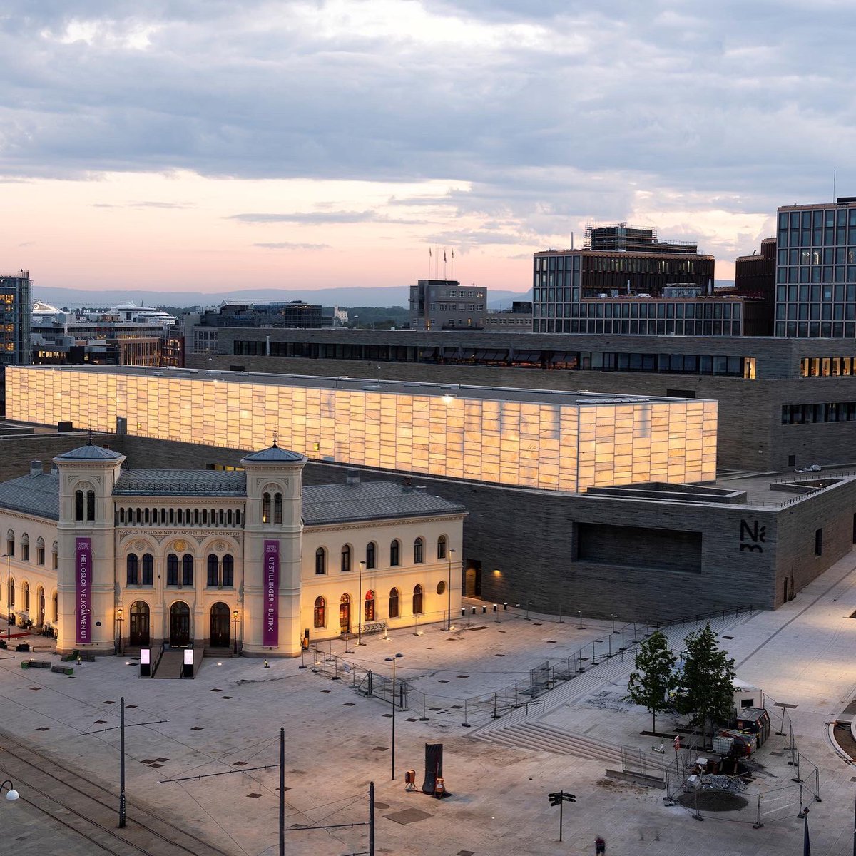 SEIFERTpr's tweet photo. Schon Urlaubspläne? Wie wäre es mit Oslo? Das neue Nationalmuseum Oslo wurde mit Luftdurchlässen unseres Kunden Kiefer Klimatechnik ausgestattet.
.
#NationalmuseumOslo #Oslo #Norway #Architecture #KlausSchuwerk #Nasjonalmuseet #Baufachpresse #SeifertPR
Fotos Høstland/Bjørgli https://t.co/aIcPKcapz4