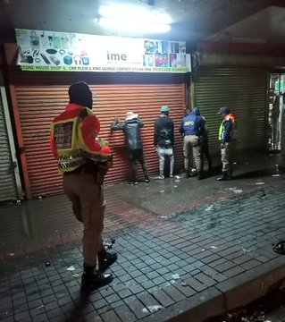 CityofJoburgZA's tweet photo. Day &amp; Night: 1800 JMPD Officers have been deployed into the inner-city to restore law and order and stimulate safe economic activity #SafeJoburg @JoburgMPD^NS https://t.co/lnsl33gdIe