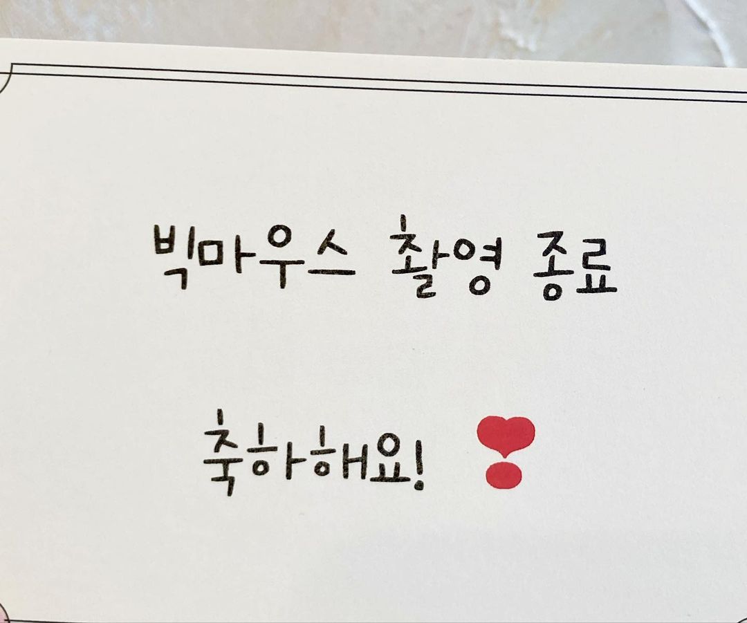 leejongsukfiles's tweet photo. Vera Flower Company sent a flower baskets to Big Mouth filming set for Lee Jong Suk and YoonA as they wrapped up for their last filming today. 

🔗 https://t.co/QfVzct2IHG

#이종석 #LeeJongSuk #BigMouth #빅마우스 https://t.co/MoObISVyQ5