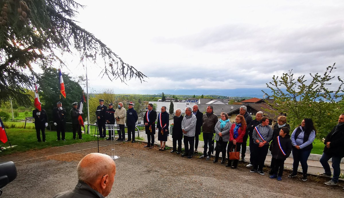 ThiotPatrice's tweet photo. Journée du souvenir des Victimes et Héros de la déportation hier soir à Sciez 🇨🇵
#FNDIRP #FMD #UNADIFFNDIRP #Sciez https://t.co/H5hGmosji4
