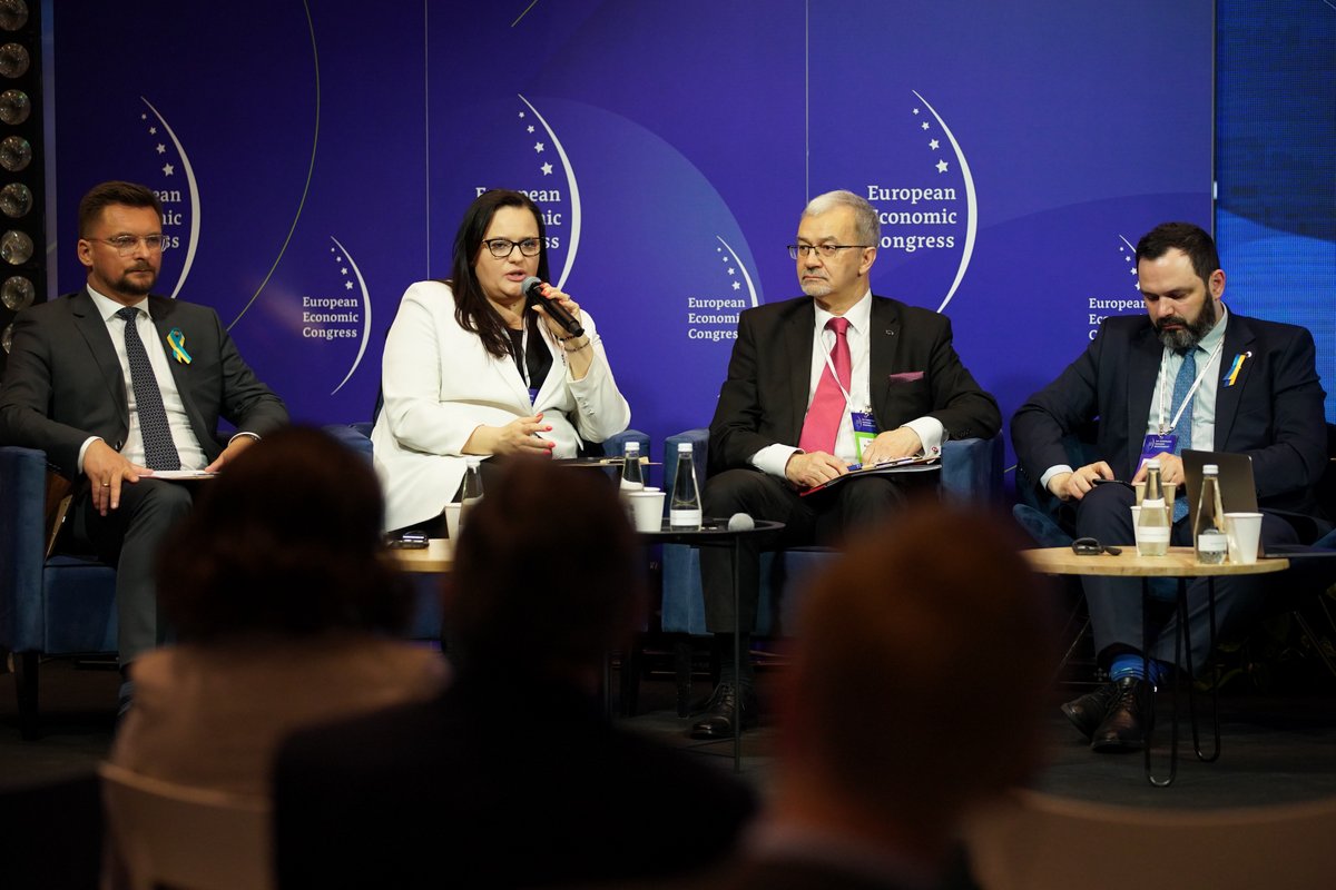 MFIPR_GOV_PL's tweet photo. 💬Światowe Forum Miejskie #WUF11 #Katowice będzie doskonałą okazją do promocji dorobku Śląska i Polski – wiceminister @M_Jarosinska.

@EECKatowice #EEC2022 #EKG2022

@WUF_UNHabitat @MaimunahSharif @UNHABITAT @JerzyKwiecinski @KrupaMarcinpl @kamilwyszkowski #IRMiR https://t.co/7SmZU3dksi