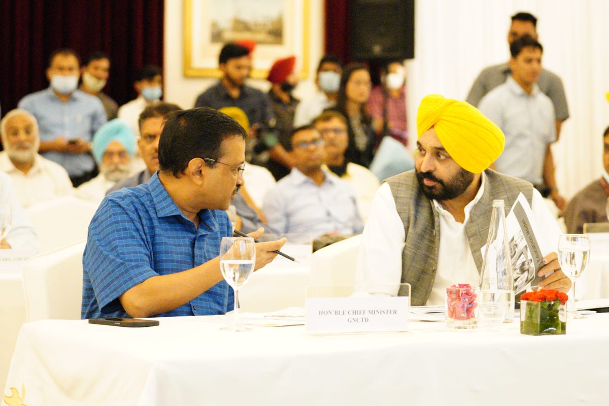 देश में ये एक नई तरह की पहल है। दो सरकारें मिलकर जनता के लिए काम करेंगी। एक दूसरे के अच्छे कामों को सींखेंगे और सिखाएँगे। ऐसे ही दिल्ली और पंजाब आगे बढ़ेगा, ऐसे ही देश आगे बढ़ेगा। हम सब मिलकर बाबा साहब और सरदार भगत सिंह जी के सपनों को साकार करेंगे।