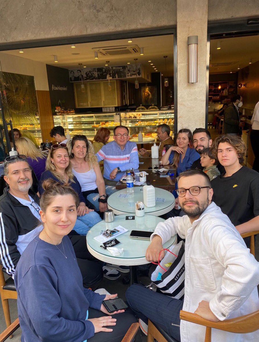 İzmir’e gidilmişse  #sevinçpastanesi  ‘ne uğramamak olamazdı 🤣