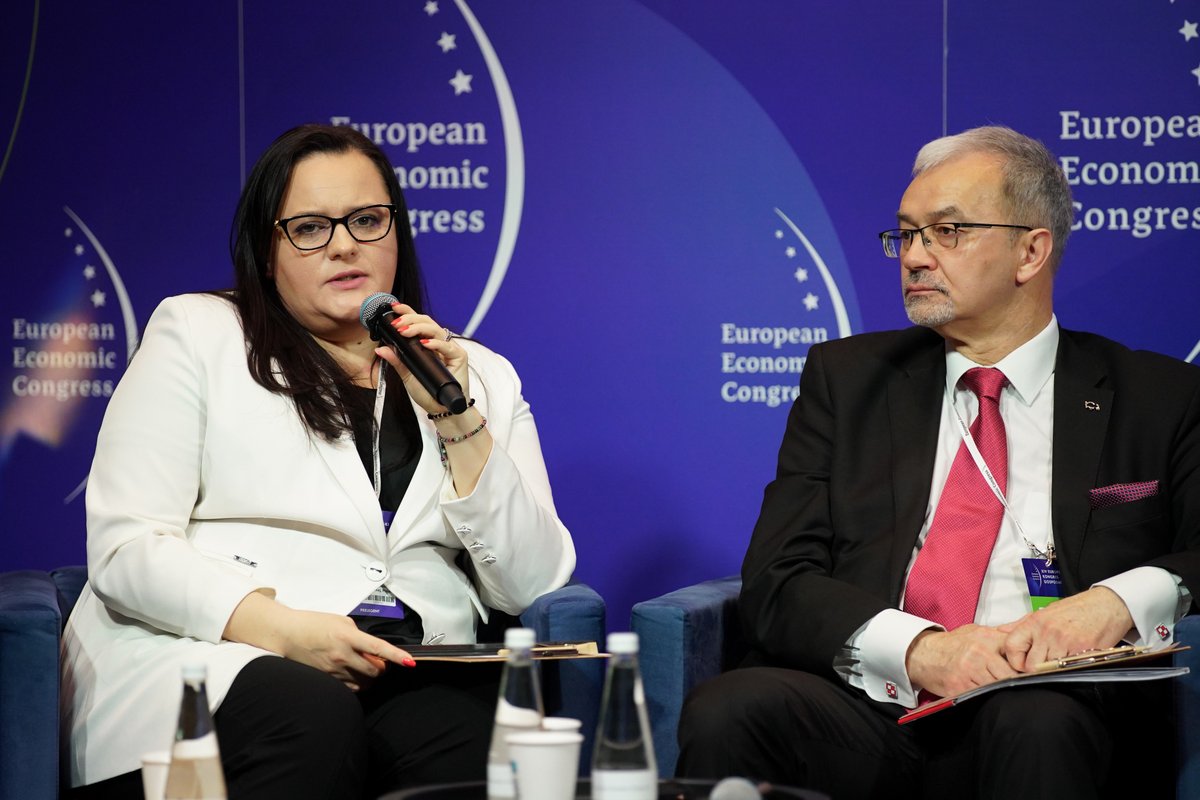 MFIPR_GOV_PL's tweet photo. 💬Światowe Forum Miejskie #WUF11 #Katowice będzie doskonałą okazją do promocji dorobku Śląska i Polski – wiceminister @M_Jarosinska.

@EECKatowice #EEC2022 #EKG2022

@WUF_UNHabitat @MaimunahSharif @UNHABITAT @JerzyKwiecinski @KrupaMarcinpl @kamilwyszkowski #IRMiR https://t.co/7SmZU3dksi