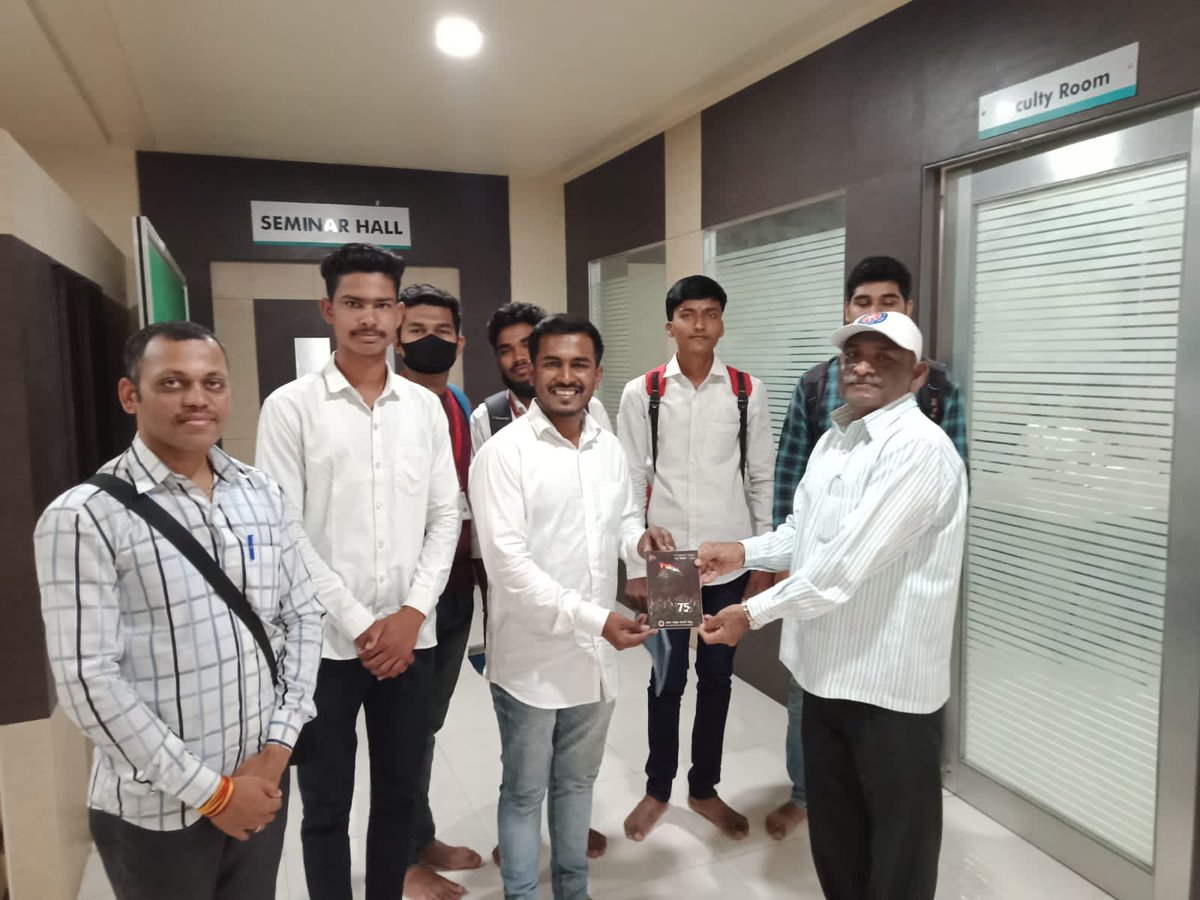 AbvpPaschimMaha's tweet photo. काल मुंबई येथे राष्ट्रीय सेवा योजना महाराष्ट्र शासनाचा पुरस्कार सोहळा संपन्न झाला.
सावित्रीबाई फुले पुणे विद्यापीठातील तुळजाराम चतुरचंद महाविद्यालय बारामती या महाविद्यालयास उत्कृष्ट महाविद्यालय पुरस्कार मिळाला. https://t.co/z84gIAfCxT
