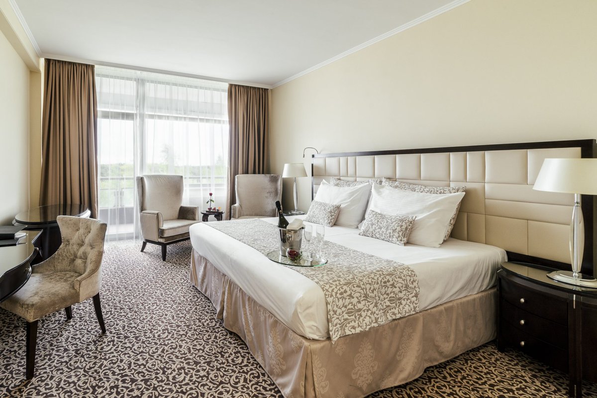 BalticMeeting's tweet photo. UNIKĀLS piedāvājums https://t.co/t53O9ZIKGC lietotājiem no Baltic Beach Hotel &amp; SPA! Rīko nelielu TEAM OUT pasākumu ar nakšņošanu un iegūsti BEZMAKSAS "upgrade" viesu izmitināšanai - no Classic uz DELUX numuriem https://t.co/quptGjocbg https://t.co/OvbPtPbi1z