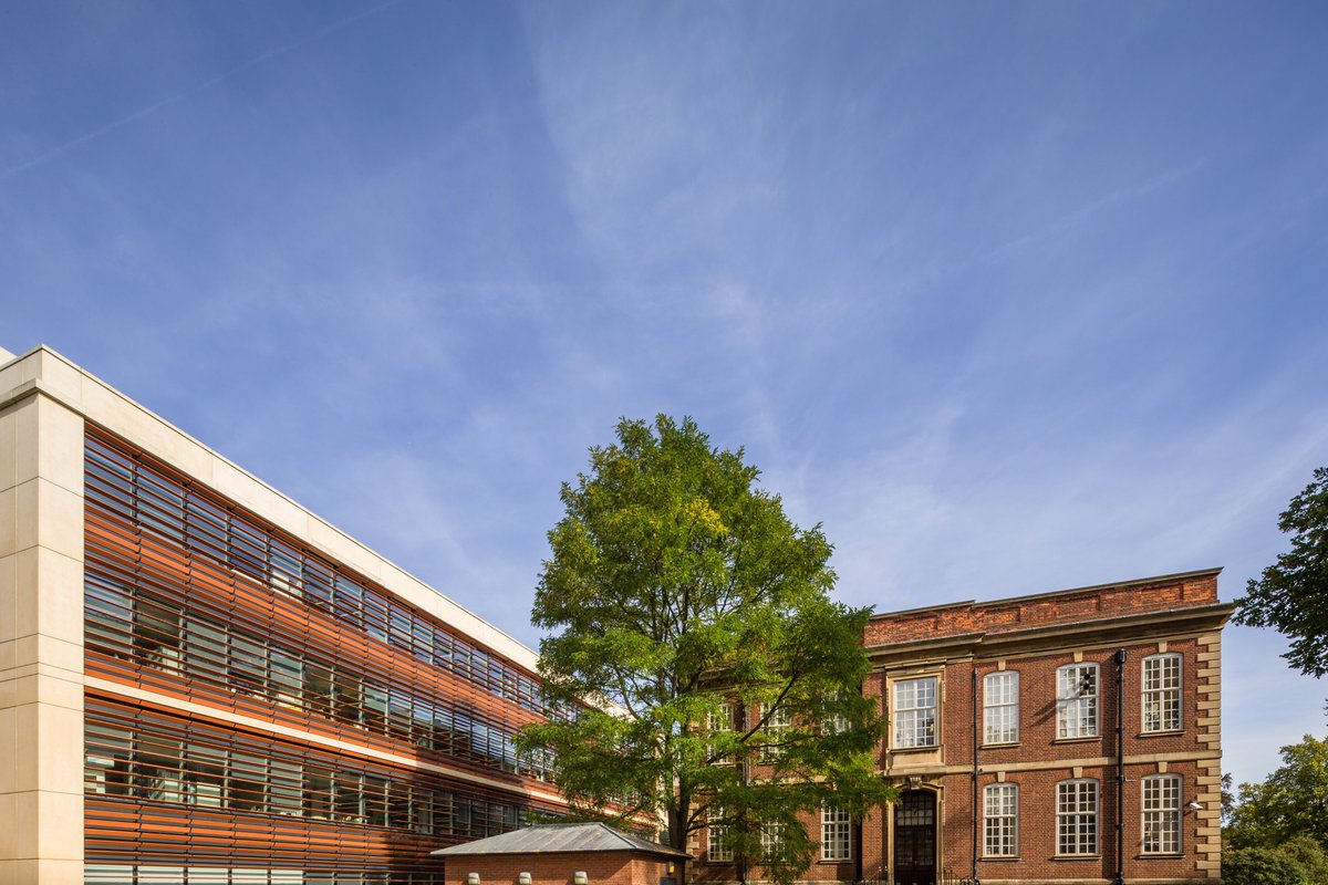 The Carvalho lab is looking for a postdoc with a strong background in biochemistry and structural biology to join the team to investigate the mechanisms of ER-associated protein degradation. 

Interested? Apply until the 6th of May! ⬇️

my.corehr.com/pls/uoxrecruit…