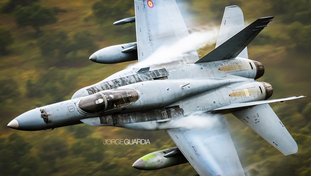 JorgeGuardia_'s tweet photo. La semana pasada quedó claro que en España no tenemos por qué envidiar al Mach Loop británico.
Éxito rotundo del @Extremachloop 💪🏼

#F18 #Ala12 @EjercitoAire #extremachloop #Ejercitodelaire #spanishairforce #military #aviation #avgeek @Web_AME @ManuelAngelCL https://t.co/7uJaMHkmA4