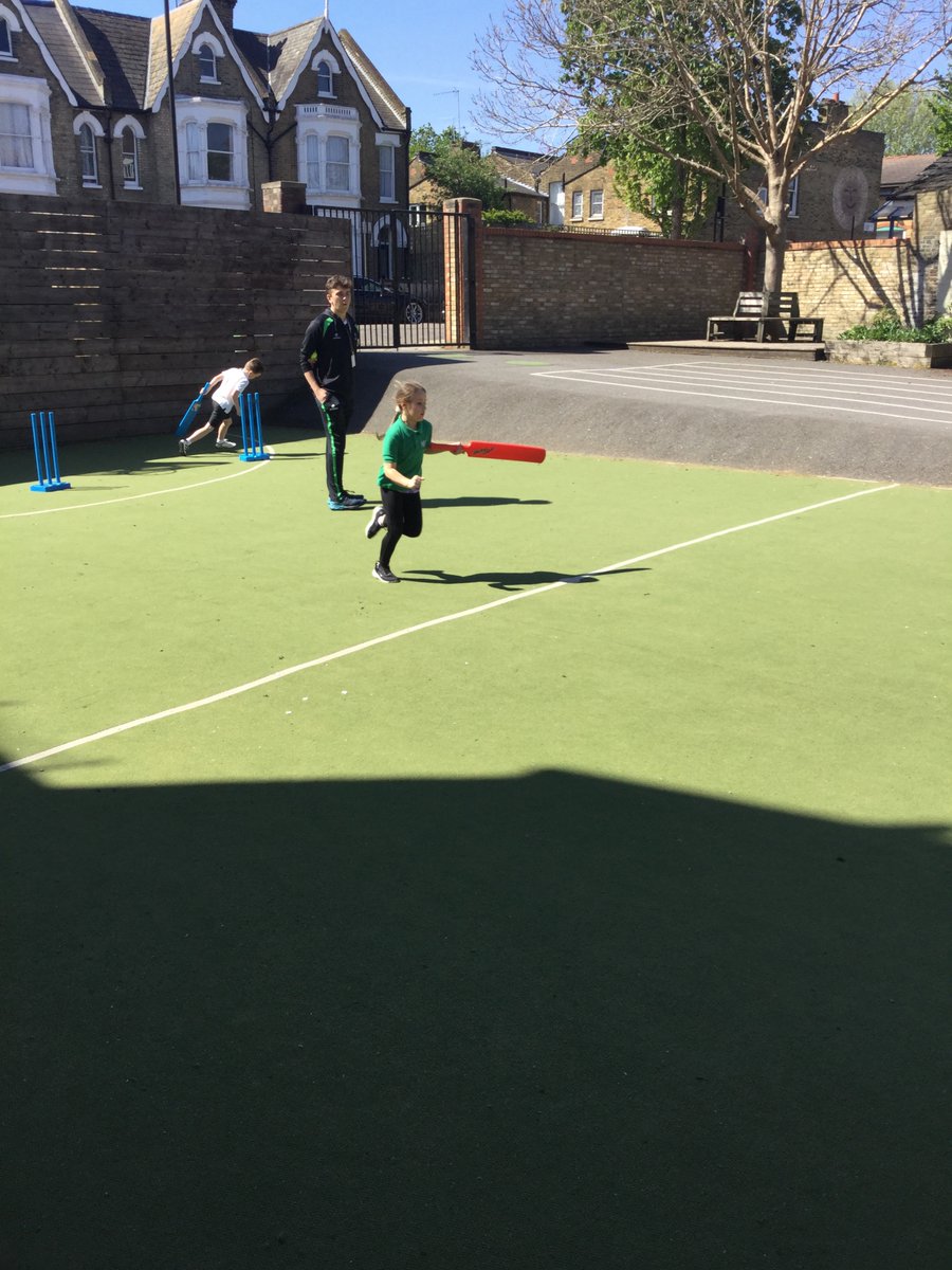 LKS2 are developing their cricket skills this half term. They enjoyed their first coaching session in the sunshine this morning 🏏