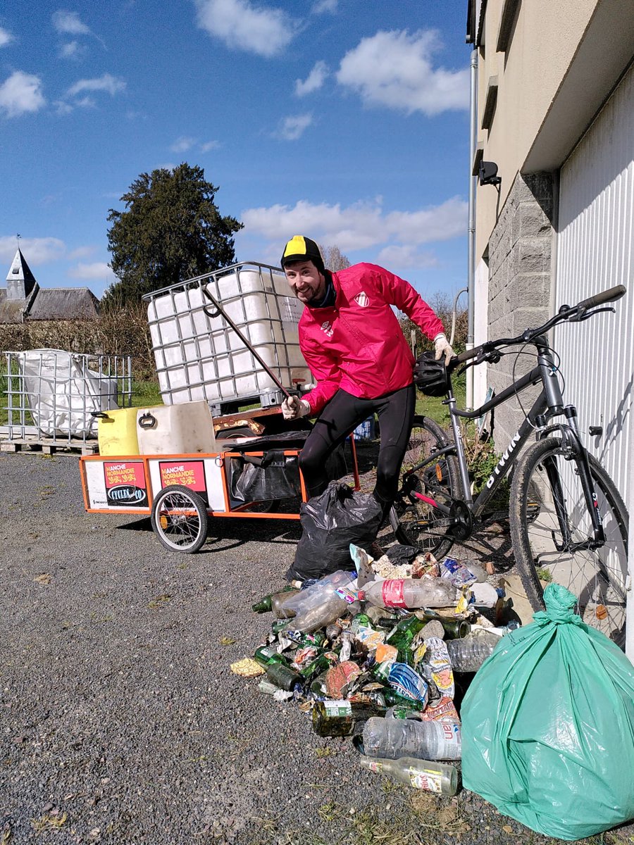 Il y a quelques semaines, La Recyclette a participé à un ramassage de #dechets organisé par une commune de @SaintLoAgglo.✌️ Le bilan : 28 kilos de déchets collectés le matin, puis 78 bouteilles en verre et quatre pneus récupérés dans une décharge sauvage l'après-midi.😔 #nature