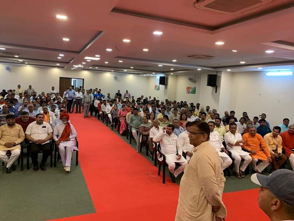 OPDhankar's tweet photo. आज गुरुग्राम स्थित @BJP4Haryana  प्रदेश कार्यालय "गुरु कमल"पर विधिवत रूप से बैठना आरंभ किया।इस अवसर पर प्रदेश भर के कार्यकर्ता बंधु उपस्थित रहे💐💐 https://t.co/8T6h7IiZPr