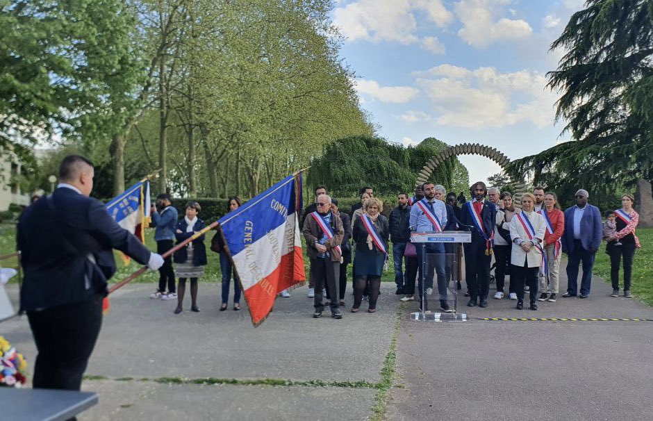 VillaniCedric's tweet photo. 🇫🇷 #Cérémonie | Hier aux côtés de @CCassan, de la #FNDIRP et du CMJ @LesUlisOfficiel pour commémorer la #mémoire des victimes de la #déportation nazie.
Alors que la guerre frappe à nos portes, #NoublionsJamais et luttons collectivement contre la résurgence de telles atrocités. https://t.co/kklaQGDh6k