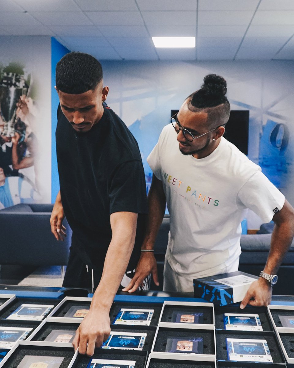 Pour les retardataires qui n’ont toujours pas leur jeu 𝐅𝐈𝐅𝐀 𝟐𝟐, on vous le fait gagner sur XBOX, XBOX ONE, PS4 et PS5 🎁🎮

Pour participer :
➡️ RT ce tweet
➡️ Follow <a href="/OM_Esport_/">OM_eSport 🎮</a>
➡️ Follow <a href="/TeamBDS/">Team BDS</a>

Bonne chance à toutes et à tous et allez l’OM ! 💙🤍