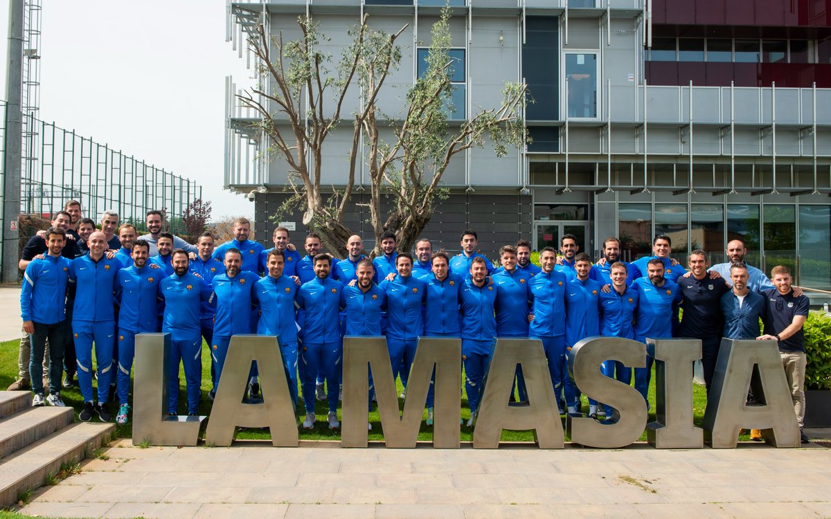 BarcaAcademy's tweet photo. 💙❤️ Els Directors de Projecte Local de la #BarçaAcademy!!! 
#TeachingBarçaValues
#OneTeamOneDream https://t.co/aKYp03rMXz