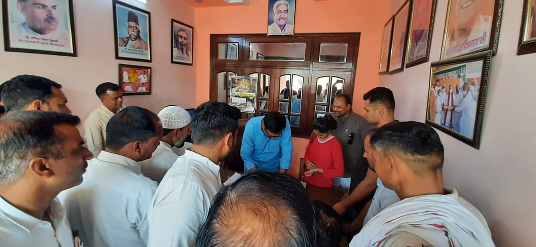 MukeshCh4BJP's tweet photo. लोकतंत्र में जनता ही भगवान है।
#जनसुनवाई से #जनसमाधान का संकल्प निरंतर जारी है।

#mlaNakur https://t.co/0JnUGwDyLr