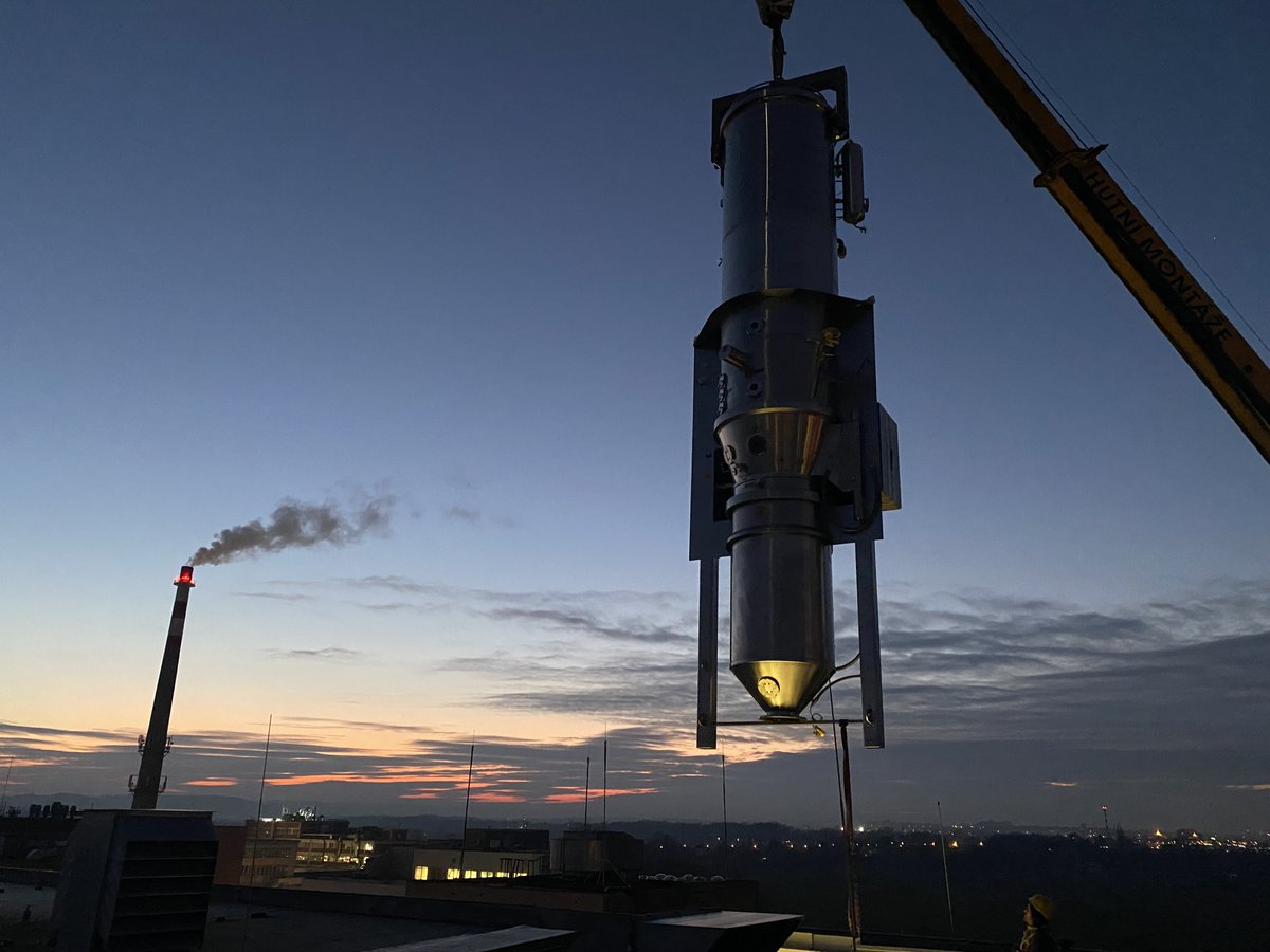 glatt_group's tweet photo. Glatt has successfully installed a large fluid bed system in the building of a multinational customer in the Czech Republic. The plant was brought into the building via the roof with the help of a crane.
#fluidbed #pharma https://t.co/hYkIIAzvnx