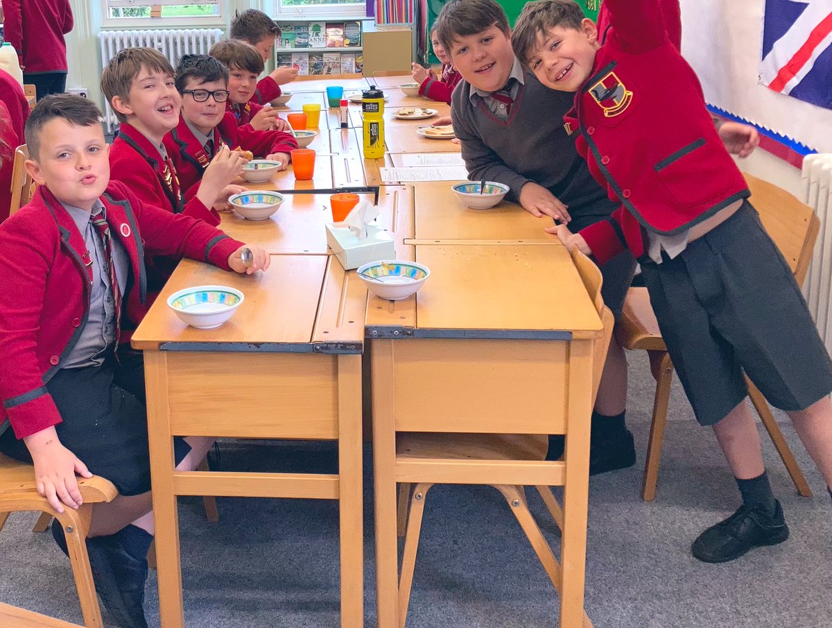 OldHighfeldians's tweet photo. F6 Breakfast at school today @HighfieldsNG24 #goodmorning #BBCBreakfast https://t.co/2vDiWRiSqW