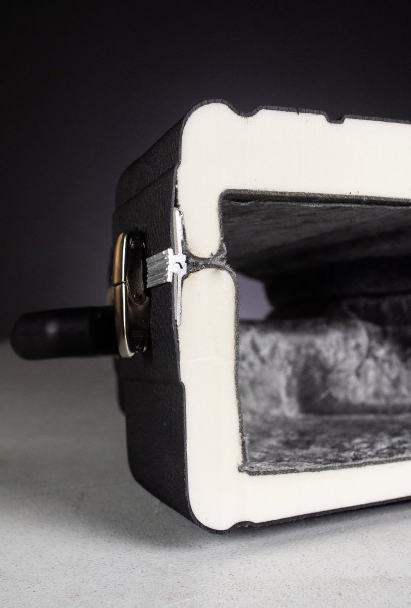 TRIPLE SHIELD TECHNOLOGY  

Every Hiscox case has our unique Triple Shield Technology giving your instrument the exceptional lightweight protection relied on by over 600,000 musicians world-wide.  

Discover more: hiscoxcases.com/pages/our-case…