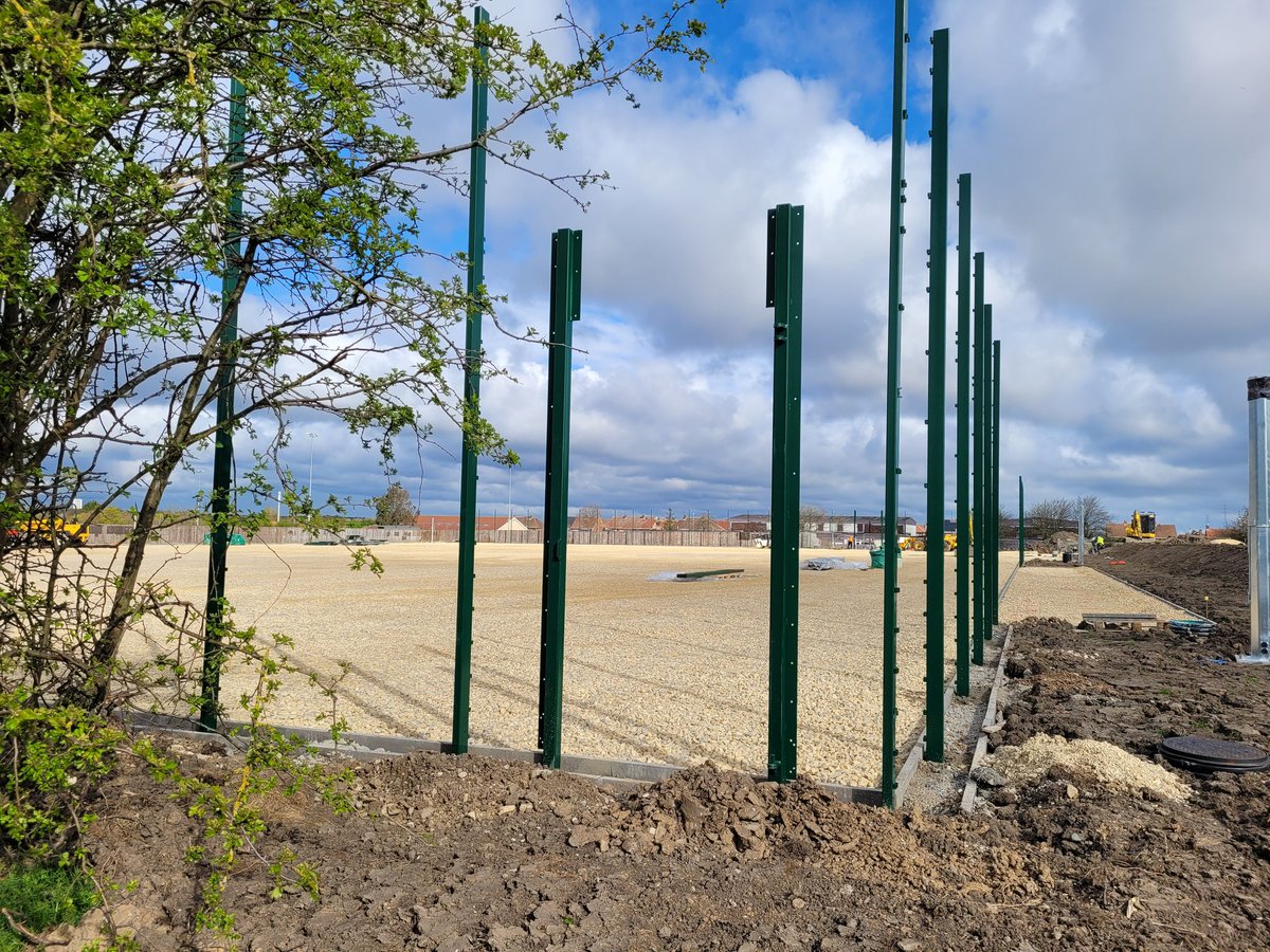 LeeJarraHackle's tweet photo. Going along to plan by the look at the photos , started 8th Feb and now the floodlights are going up #PerthGreen 4g pitch https://t.co/MizTnR7jxX