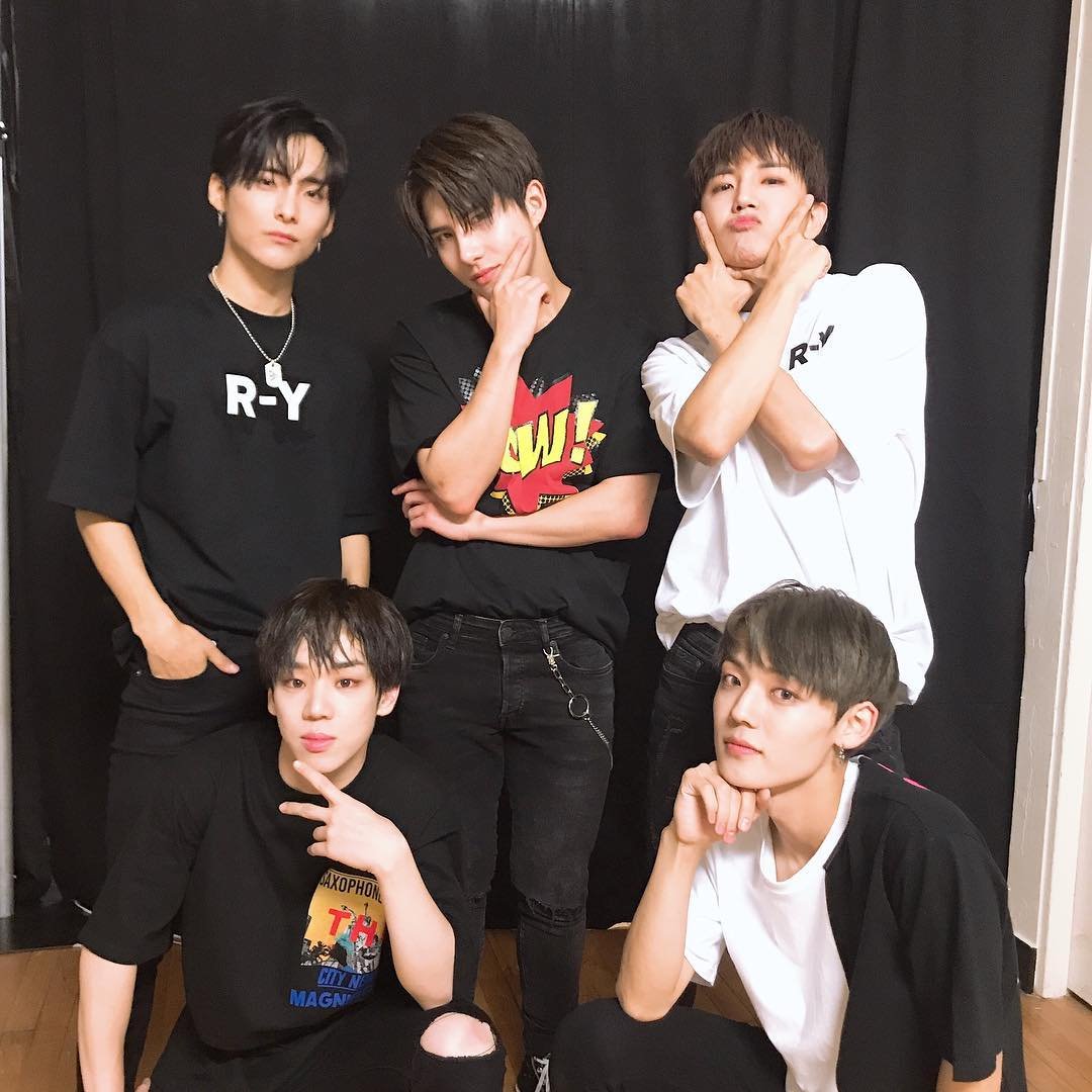 ACEtagram_7's tweet photo. 181014

[#에이스]
To Be An A.C.E!!
여러분들은 A.C.E에요
저희가 곧 여러분, 여러분이 곧 저희죠♥
정말 고마웠어요 또 봐요😉
#ToBeAnACE #ACE #에이스

🖇️ https://t.co/gZjVenP6gZ

#ACE #에이스 @official_ACE7 https://t.co/bmszC9iXIX