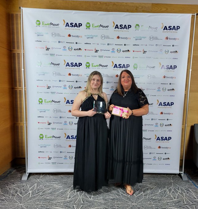 Moneypenny - Did somebody say Supplier of the Year??? But seriously, a huge thank you for everyone who voted for us at the @EweMove Conference. It's a huge honour not only to be among such amazing businesses but to take home an award too 🥰 #awardwinning #supplieroftheyear #EweConf2022 https://t.co/Z5Ozs6Sgup