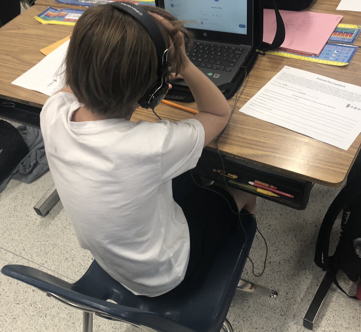 heatherschweit1's tweet photo. Fourth graders work collaboratively with students from PMES to provide podcast feedback on persuasive writing. Would you rather have been an English settler or Powhatan? #thinklikealawyer @BaysideBulldog @MsMandyFisher @pmesvb https://t.co/8u5hJjMYE3