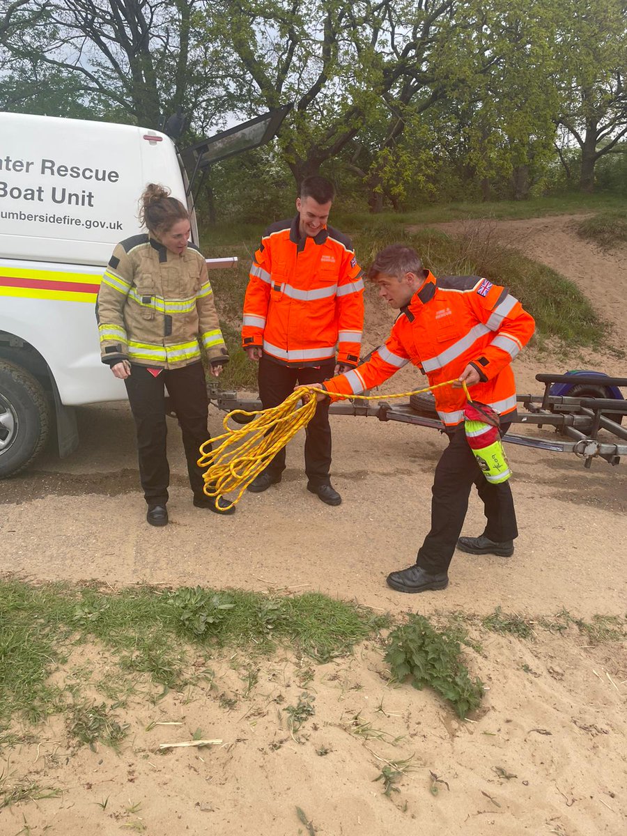 HumbersideFire's tweet photo. Red Watch completing Water Safety training with the boat, throw lines and specialist equipment at #AshbyVille Do not enter the water, stay safe and know your surroundings. #BeWaterAware #Safety #Training #Fatal #NoSwimming #Scunthorpe https://t.co/YOS1C98J3h