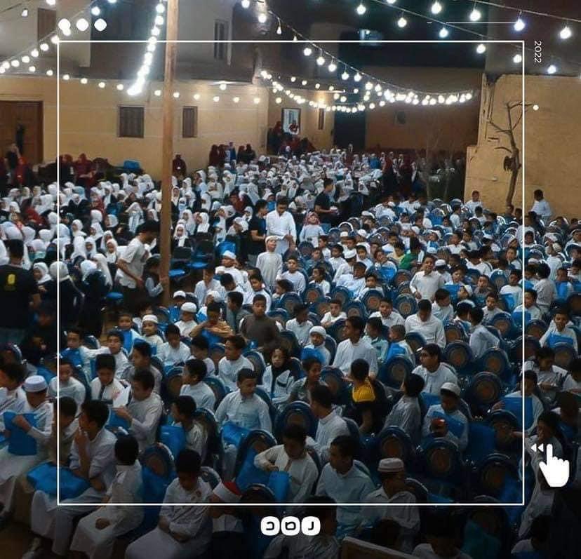 AbdullahElshrif's tweet photo. وبعد كل ماصنعوا
تأتي صورة أكثر من ألف حافظ وحافظة من أشبال هذه الأمة بالأمس لتخيب سعيهم وترد مكرهم، بهجة😊 https://t.co/rFg0NB1nvt