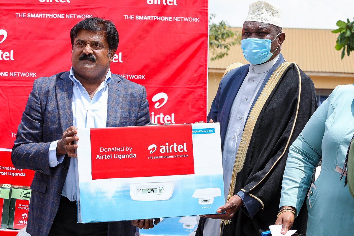 Airtel_Ug's tweet photo. Happening Now: The Airtel Managing Director - Manoj Murali handing over medical equipment to the Uganda Muslim Medical Bureau.

#AirtelCares https://t.co/qvA7SJhYz0