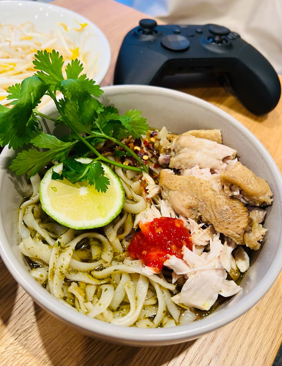 ainaazulkifli's tweet photo. Kuey Teow Celup.rezekidapurkita youtube recipe. Not so authentic.. wish I had real kuey teow + sambal kicap + that serbuk cili udang thai + lobak jeruk + garlic oil + huge korean tauge thatโs so good but theyโre out. I did use kicap sotong & kicap soy thai haha but hey #wheninnz https://t.co/03VwDF3XH3