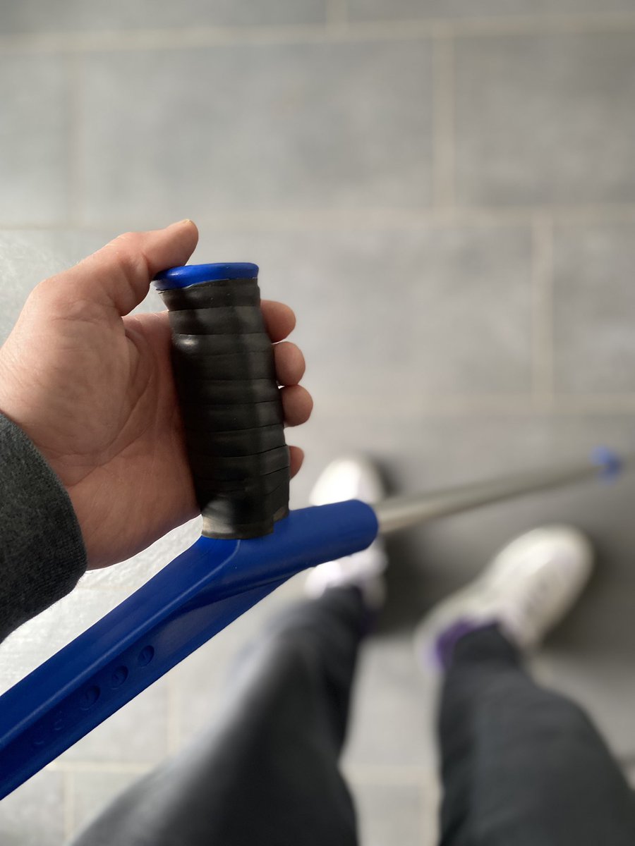 How to spot a tennis player on crutches