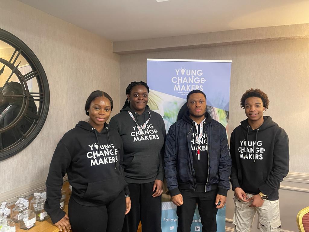 CentreforMH's tweet photo. #AVoiceForChange shares how Young Changemakers are developing social action projects to tackle mental health inequalities among racialised communities, as part of our programme with @UKYouth @DianaAward, kindly funded by @PostcodeLottery @comicrelief 🙌
https://t.co/mabxyVCHx7 https://t.co/7zkW7D5O54