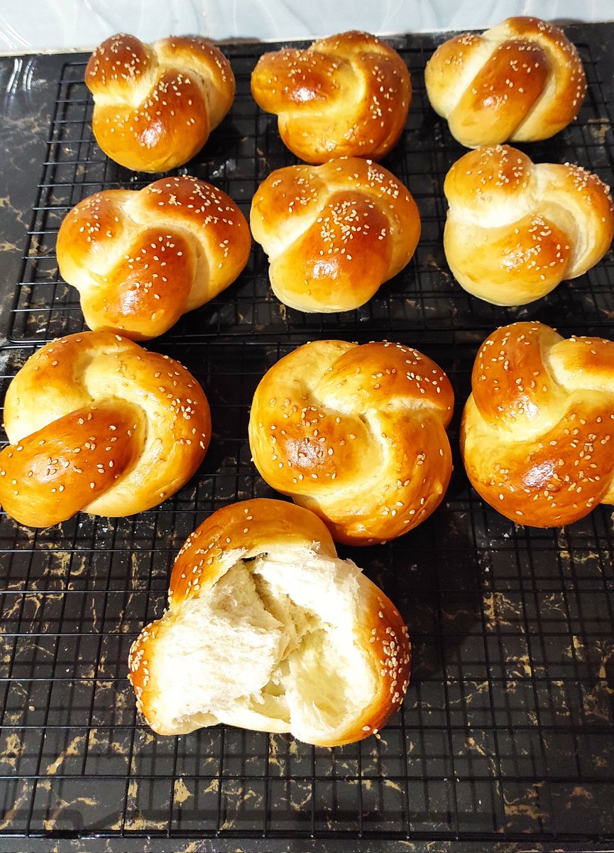 TheeFoodCartel's tweet photo. Baked these yummies yesternight.....Tea Please 😋 https://t.co/154mtrkFCw