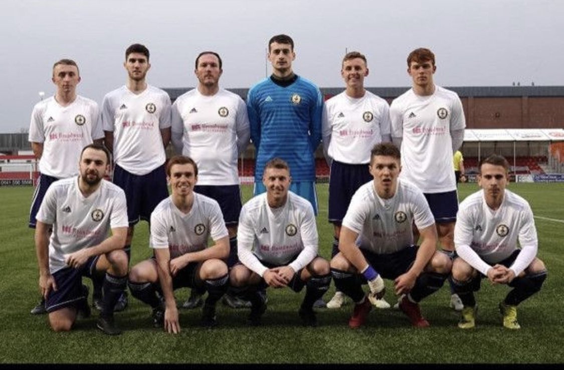 hunchzone123's tweet photo. Our lads after todays win. Well done lads, keep it up. https://t.co/tnFbhERUP9