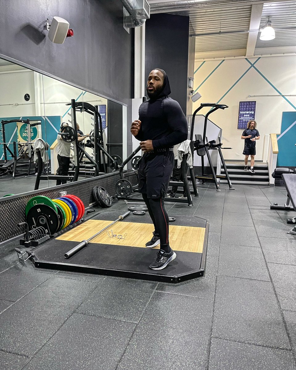 RealKiddWaya's tweet photo. While Its important to work on our business Its also important to work on the body. @boohooMAN #kiddwco https://t.co/ILSPX4P89k