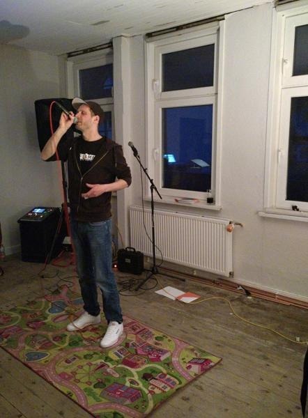 161_einbeck's tweet photo. Danke an alle Genoss*innen für das tolle offene Treffen mit Solikonzert
Es war ein mega geiler Abend!
Ein besonderer Dank geht an den MUTIG e.V. &amp; die Musiker*innen LMF, FreiStattSicher &amp; Pexa
Auf viele weitere solcher Veranstaltungen, wird sind am Start und freuen uns drauf 🥳✊ https://t.co/vb3aMHGPZu