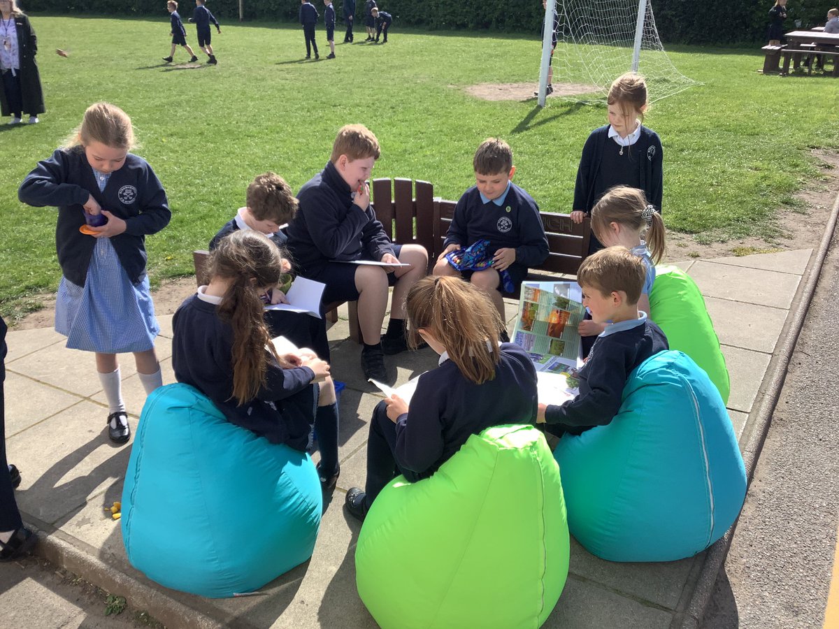 KirkbamptonSch's tweet photo. Fun in the sun enjoying our new outdoor reading area.☀️📚 https://t.co/admraMnc0B
