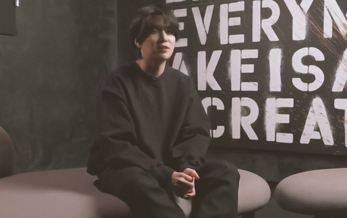 agustdfms's tweet photo. producer #suga ♡ https://t.co/Mt39Xfwcrs