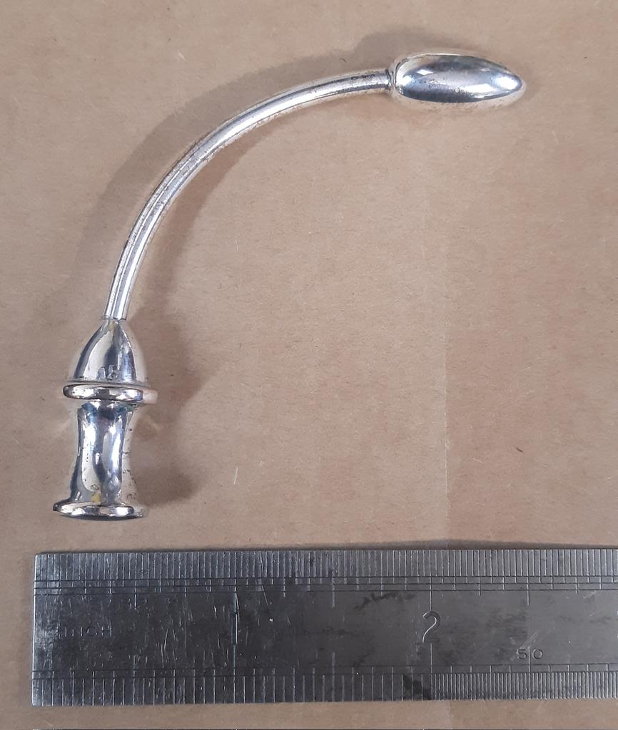 DiddySeaman's tweet photo. @PhilipSerrell hi wondering if you could help brought this in a job lot and have no clue what it is any ideas? I think it's silver plated? Thanks David https://t.co/b6GOTBFs2M