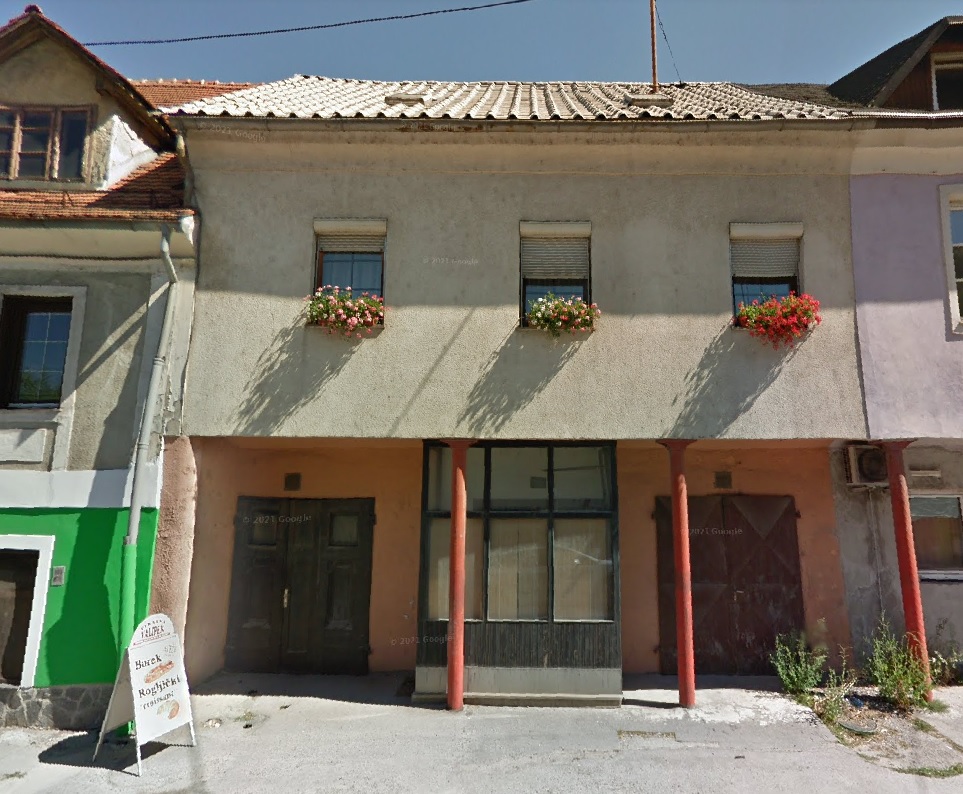 Drazbe_Finance's tweet photo. Vrstna stanovanjska stavba, Štore. Izkl.cena=60.000 evrov. https://t.co/mYQAu5FKqy https://t.co/t0bXJDNbqd