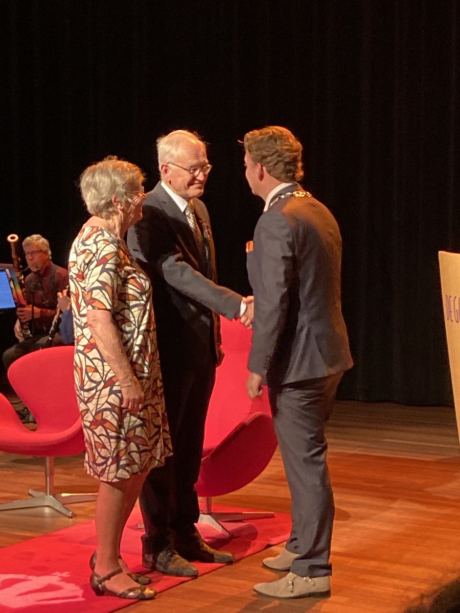 Vandaag hebben 16 inwoners van #gouda een Koninklijke Onderscheiding (KO) vanwege hun geweldige inzet als vrijwilliger voor de samenleving ⁦<a href="/GrethaBeute/">Gretha Beute</a>⁩