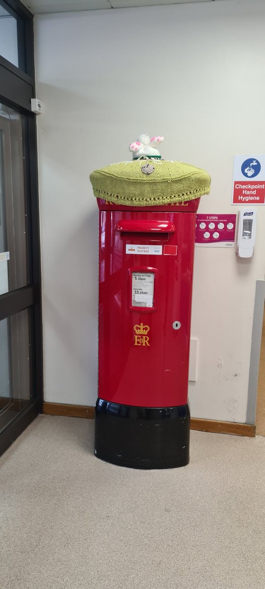 Debbieclegg01's tweet photo. How lovely and kind someone has made a hat for the post box at main entrance #nmghmft @LittenLauren @janetclegg21 @AkweiChrissy @MrsHMR83 @kathryn1k @GillianShannon8 @markkeegan24 https://t.co/SIzwJL9Tdw