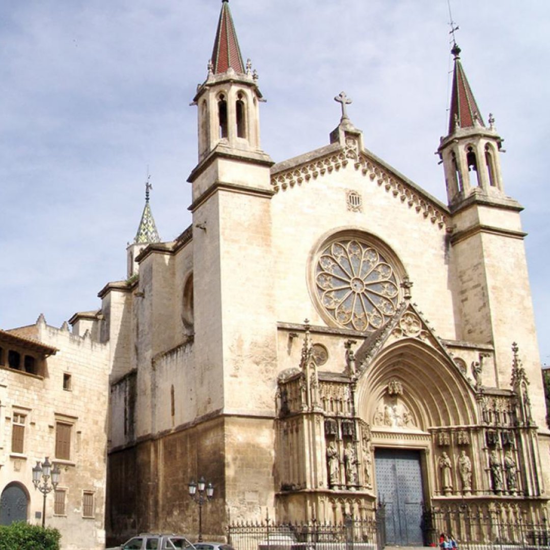 La Basílica de Santa María se ha convertido en uno de los edificios más representativos de Vilafranca del Penedès, municipio perteneciente a la #RutadelVinoPenedès @penedesturisme.

experienciasrve.wineroutesofspain.com
¡Regala enoturismo! 🍷🍇

#regalaenoturismo #rve #elenoturismoestademoda