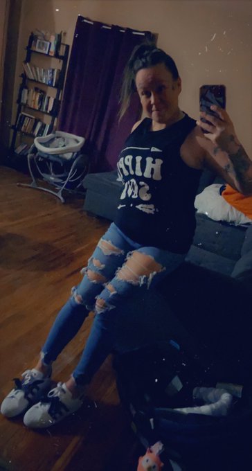 And ya ..  I&rsquo;ve lost a ton of weight the last few weeks .. again. But I&rsquo;m still cute 😍 https://t.co/