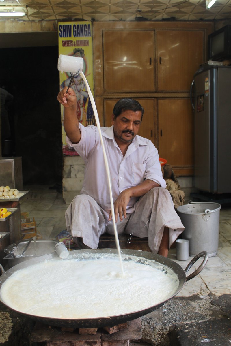 FoodTourInDelhi's tweet photo. A traditional mithai ki dukaan (sweets shop)

#Agra 
#IndianFood https://t.co/6U3dnti8hV