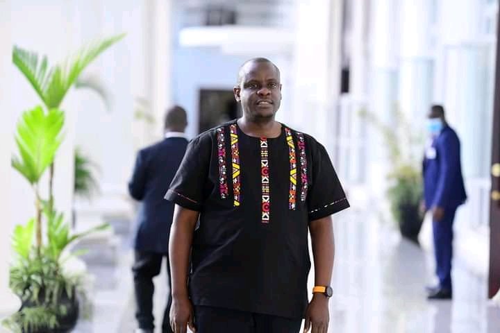 MusokeShifrah's tweet photo. At last my mugagga changed the shirt thanks @mkainerugaba for the party.@Balaam1980 @CanaryMugume @SimonKaggwaNjal @HEBobiwine https://t.co/MB8LCZ5gGk