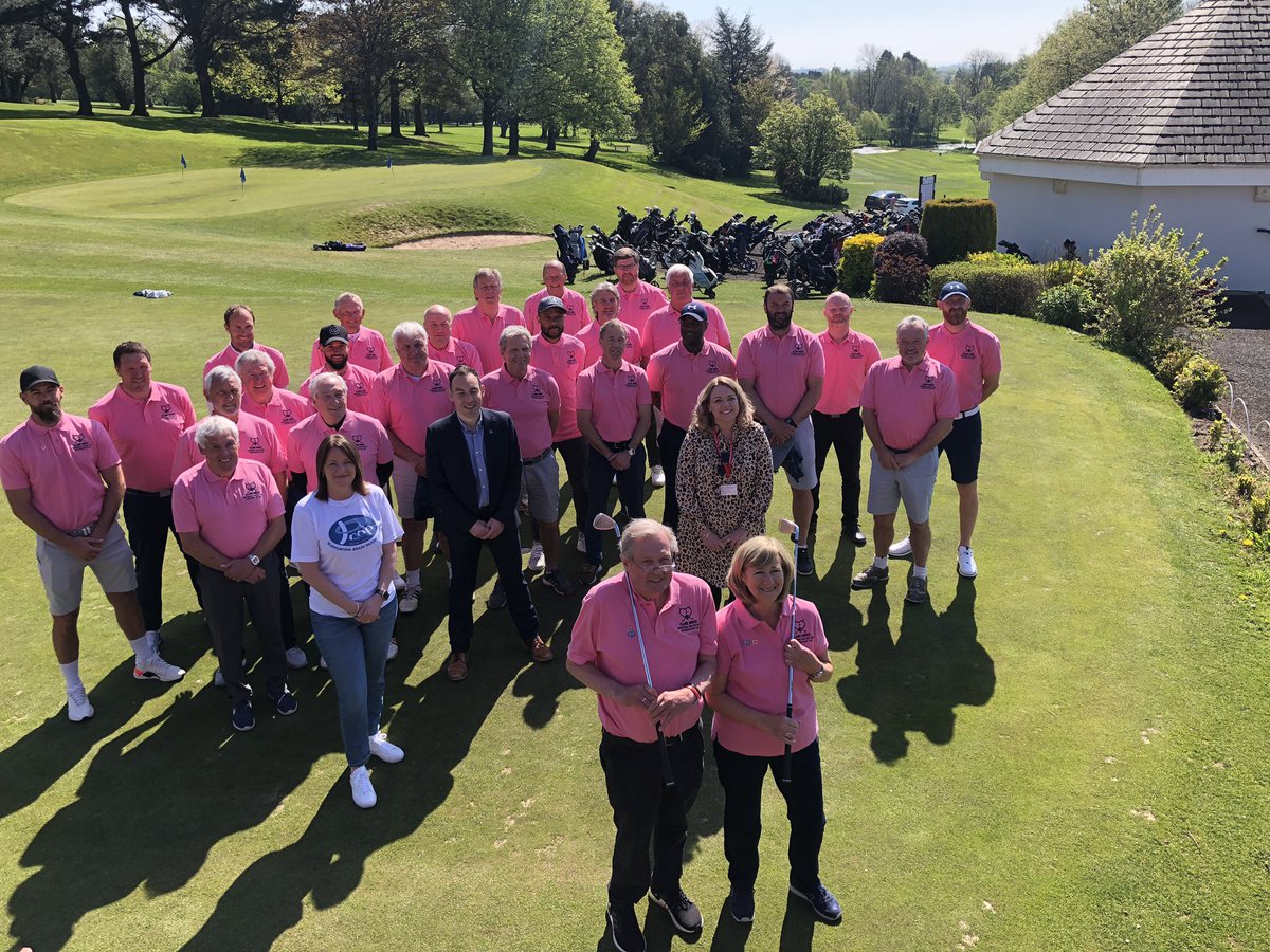 OnlyTimeBook's tweet photo. ❤️❤️☀️☀️

Len and Sarah welcome our celebrity golfers in the Whitchurch sunshine! https://t.co/Kxrg0DnCBy