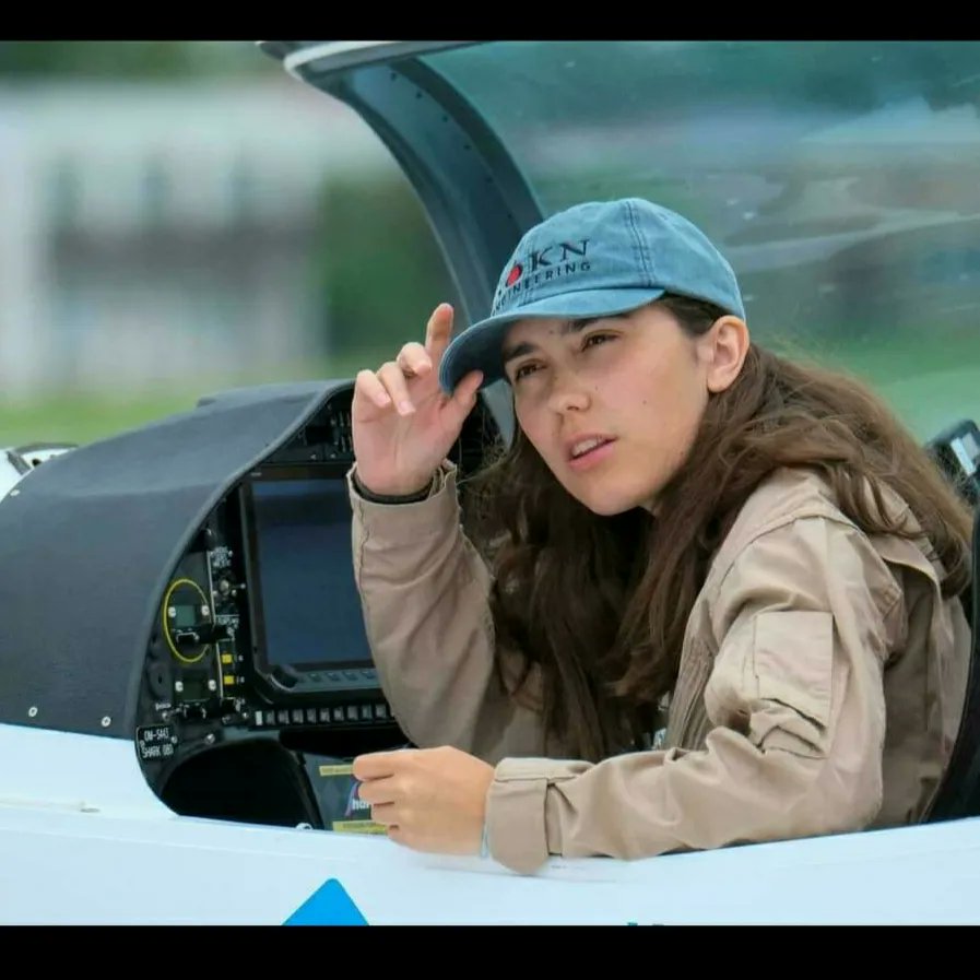 GenBasn1's tweet photo. 19 yaşındaki #ZaraRutherford tek kişilik uçağıyla dünya turunu tamamladı. Dünyayı turlayan en genç kadın pilot ünvanını alan Zara, hem Belçika hem de ĺngiltere vatandaşı.#havacılık #uçak #Pilot #genç #yks #yks2022 #KYKBURS #kyk #SonDakika #gündem #haber #kadın #güçlükadın https://t.co/nVBGzeiUKY